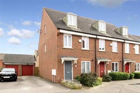 3 bedroom end of terrace house for sale, Cheviot Gardens, Oakridge Park