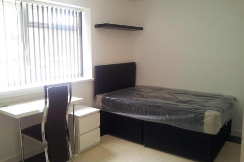 2 bedroom flat to rent, The Parade, Roath, Cardiff