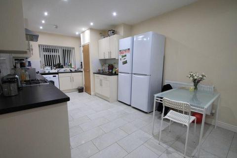 6 bedroom terraced house to rent, Colum Road, Cardiff