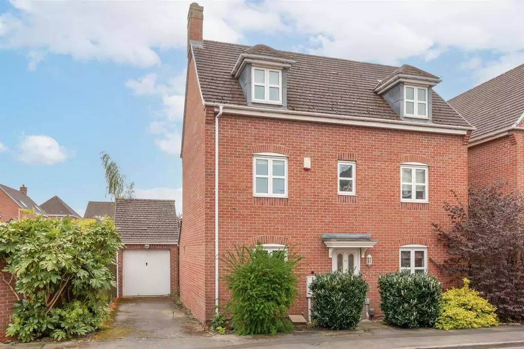 4 bedroom detached house for sale