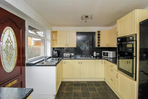 3 bedroom semi-detached bungalow for sale, Towngate, Ossett WF5