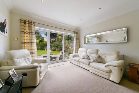 73 The Warren, Worcester Park, KT4 7DH