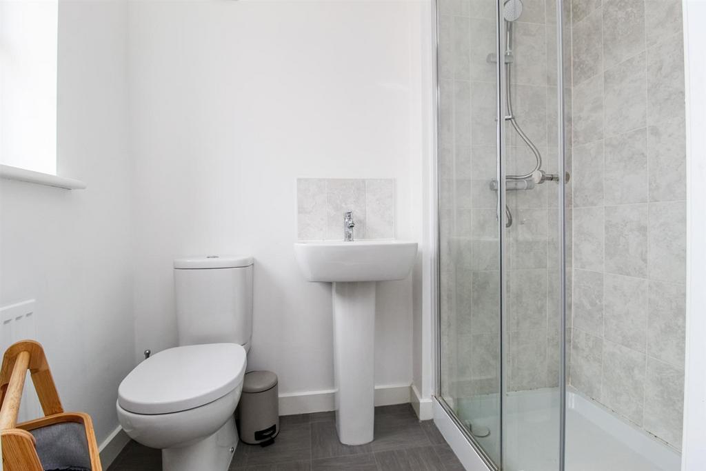 En suite shower room/w.c.
