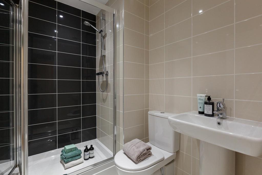 No need to share the bathroom with your own en...