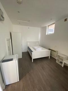 Apartment to rent, Flat D,  London, W12