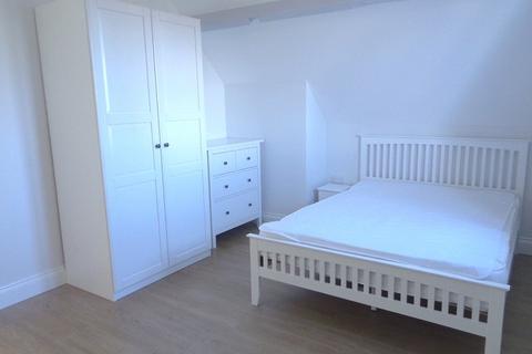 2 bedroom apartment to rent, Southlands Road, Wokingham RG40