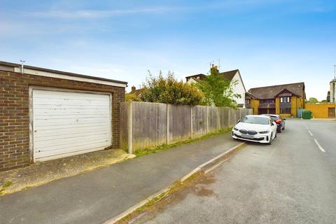 52 Spencers Road, Horsham, RH12 2JG