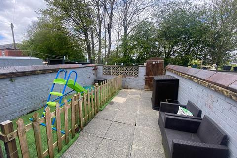 376 Burnley Lane, Chadderton, Oldham, OL1 2QP
