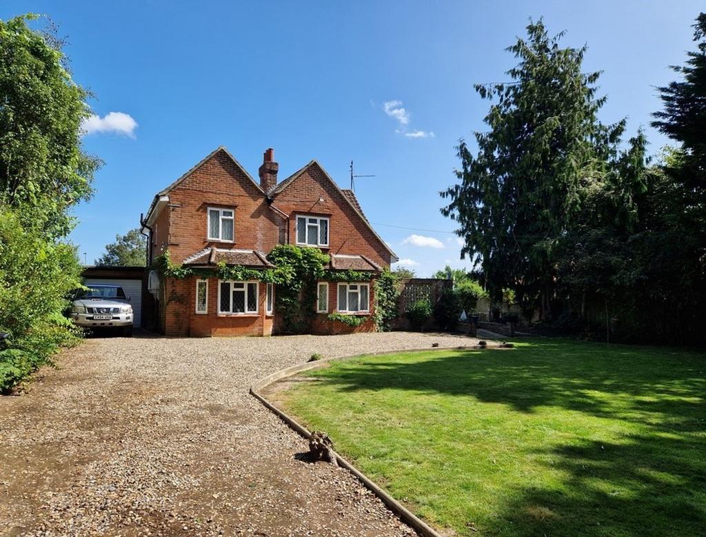 Yarmouth Road, North Walsham 4 bed detached house for sale £795,000