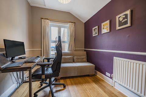 17 Faversham Road, Beckenham, BR3 3PN