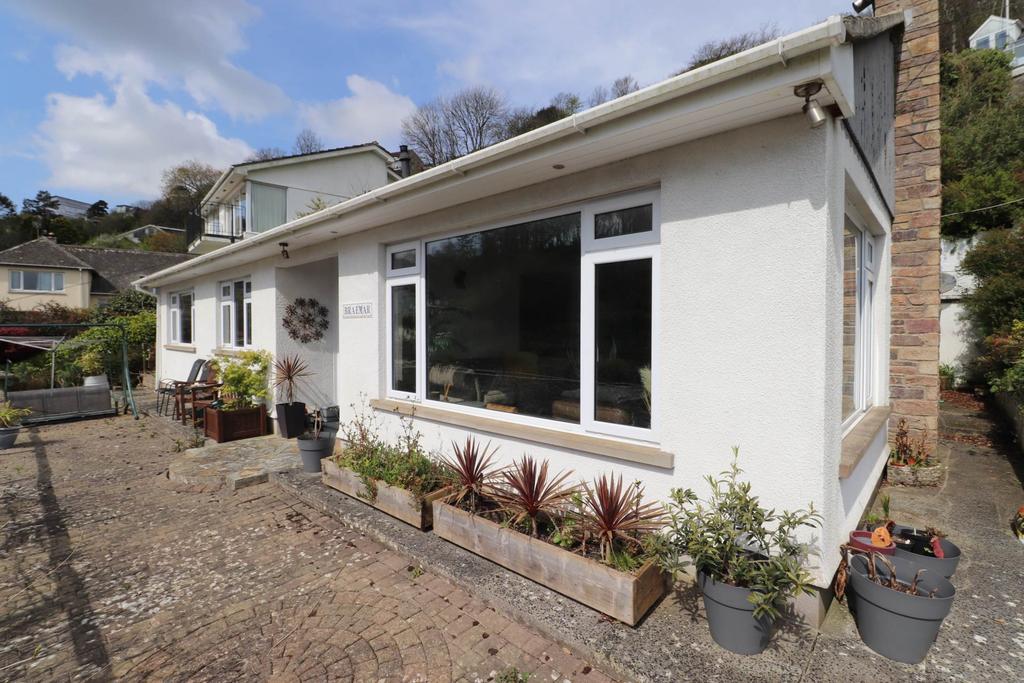 West Looe Hill, Looe PL13 4 bed detached bungalow for sale £435,000
