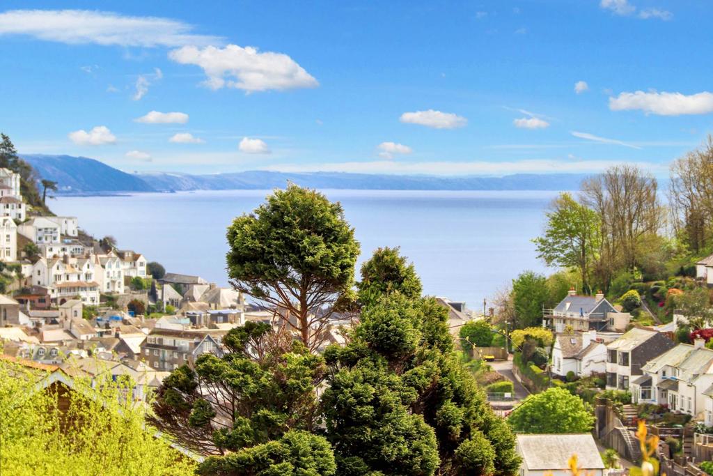 West Looe Hill, Looe PL13 4 bed detached bungalow for sale £435,000