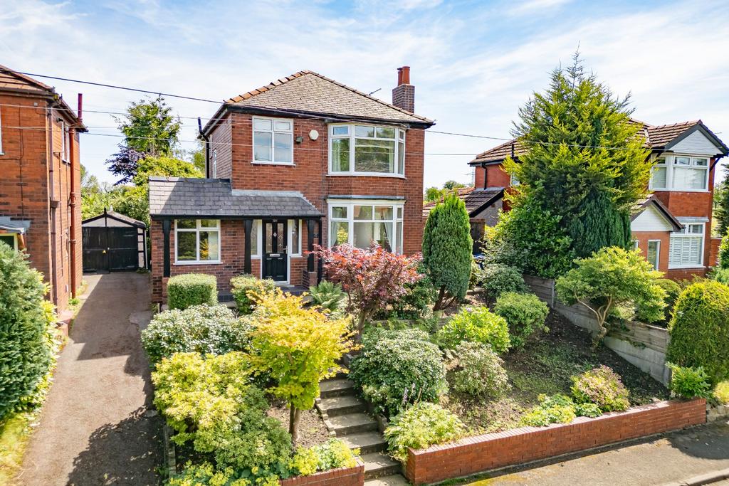 Ringley Road West, Manchester M26 3 bed detached house for sale £400,000