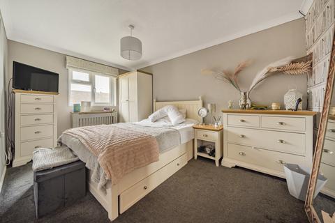 2 bedroom maisonette for sale, Wildfield Close, Wood Street Village, Guildford, Surrey, GU3