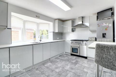 3 bedroom chalet for sale, Cumberland Avenue, Southend-on-Sea