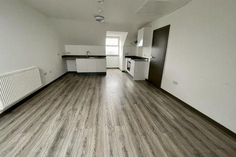 2 bedroom flat to rent, Overcliffe, Gravesend DA11
