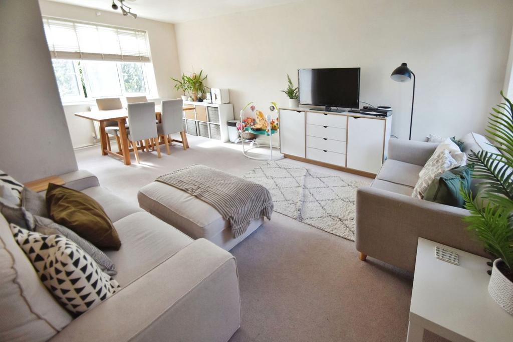 Lounge-Dining Room