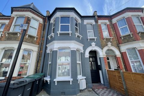 6 bedroom house share to rent, Higham Road, London N17