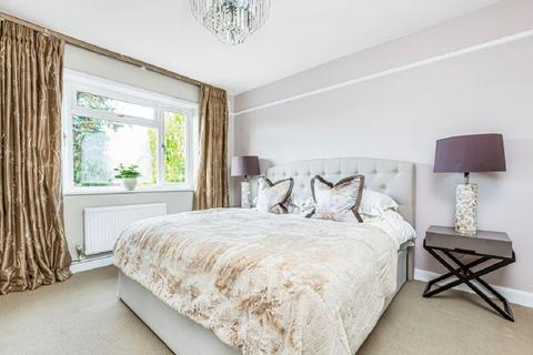 2 bedroom flat for sale, Richmond Road, Raynes Park