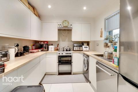 2 bedroom flat for sale, West Quay Drive, Hayes