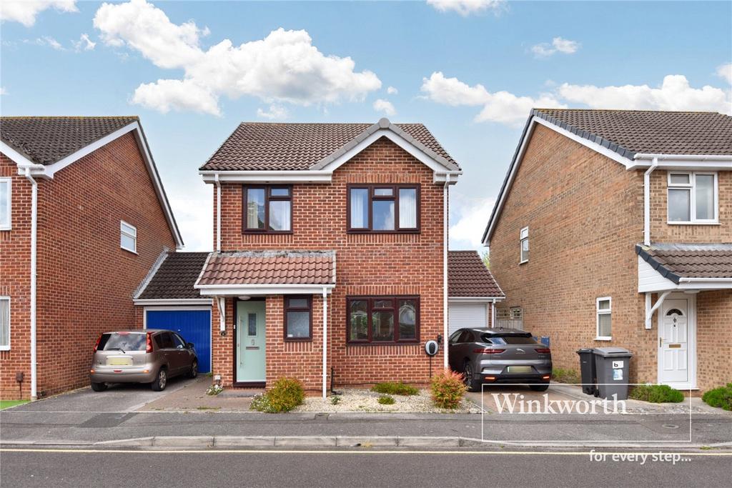 Hartsbourne Drive, Bournemouth, BH7 3 bed detached house for sale £400,000