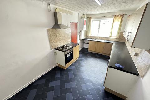 3 bedroom terraced house to rent, Cowesby Street, Manchester, M14