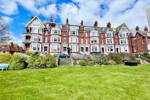 3 bedroom apartment for sale, Chatsworth Gardens, Meads, Eastbourne, East Sussex, BN20