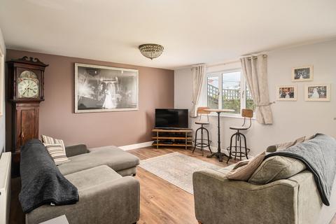4 bedroom end of terrace house for sale, Tong BD4