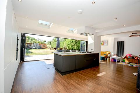 4 bedroom detached house for sale, Squirrels Heath Lane, Ardleigh Green, Hornchurch, RM11