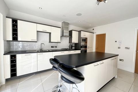 4 bedroom terraced house for sale, Stablefold, Manchester M28