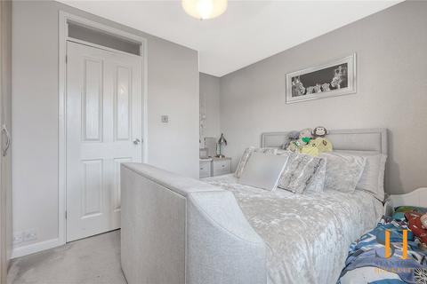 2 bedroom terraced house for sale, Camellia Close, Romford, RM3