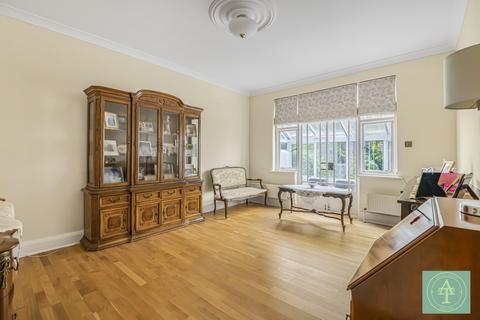 4 bedroom semi-detached house for sale, The Mall, London, N14