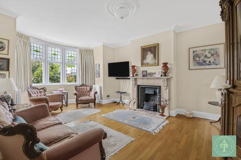 4 bedroom semi-detached house for sale, The Mall, London, N14