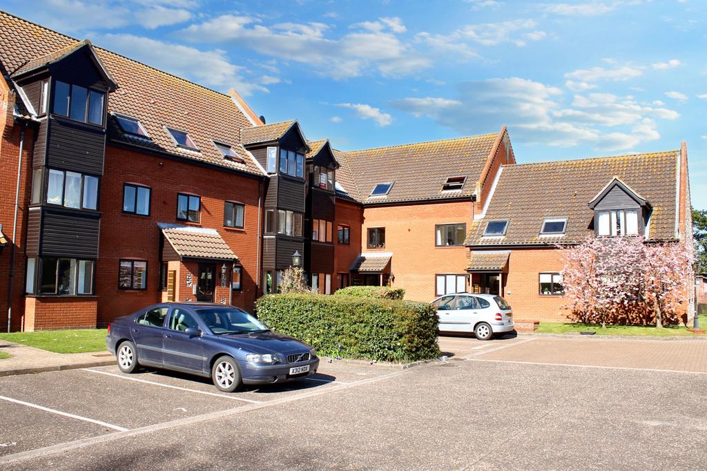 Kerridge Way, Holt NR25 1 bed flat for sale £160,000