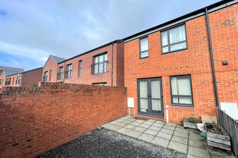 2 bedroom end of terrace house to rent, Sir Harry Secombe Court, Swansea, SA1