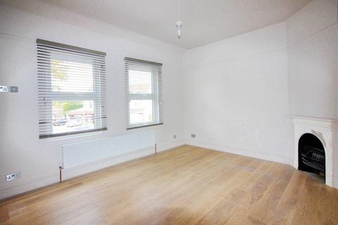 2 bedroom apartment to rent, Station Road, Bourne End SL8