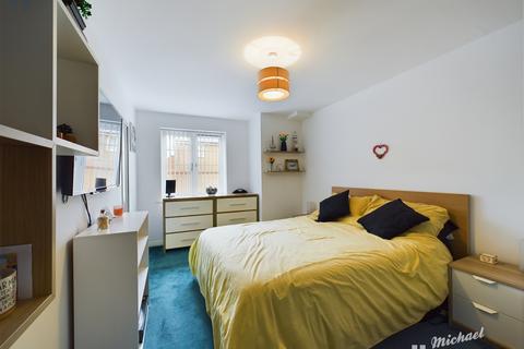 2 bedroom apartment for sale, Elton Close, Aylesbury, HP18 1AB