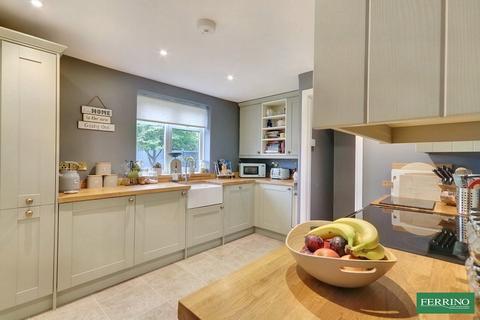 16 Kingsmead, Newnham, GL14 1AN