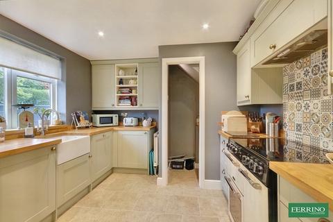16 Kingsmead, Newnham, GL14 1AN