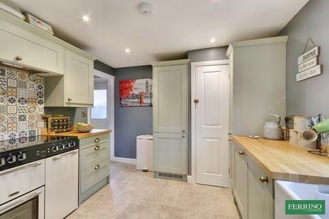 16 Kingsmead, Newnham, GL14 1AN