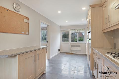 3 Chevely Close, Coopersale, Epping, CM16 7RL