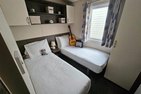 2 bedroom lodge for sale, Hedley Wood Holiday Park