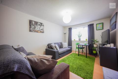 1 bedroom flat for sale, Milestone Close, London N9