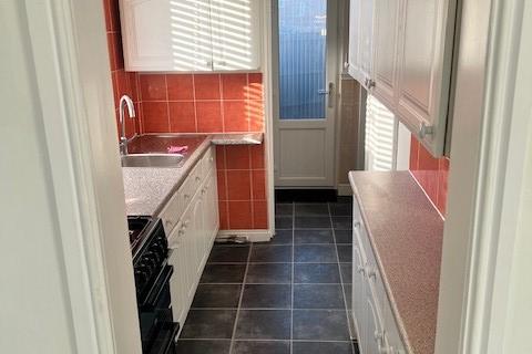 3 bedroom semi-detached house to rent, Chestnut Avenue, Cheadle SK8