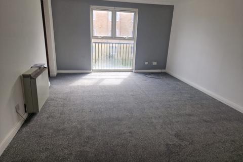 2 bedroom flat to rent, Holliers Hill, Bexhill-on-Sea TN40