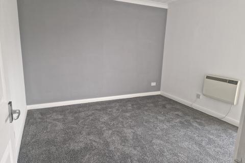 2 bedroom flat to rent, Holliers Hill, Bexhill-on-Sea TN40