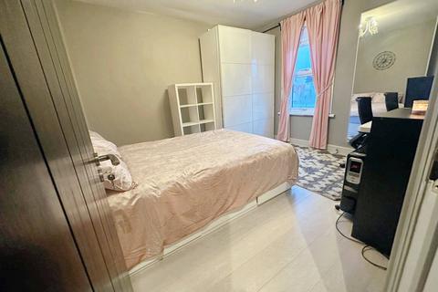 3 bedroom house share to rent, Gordon Road, Ilford IG1