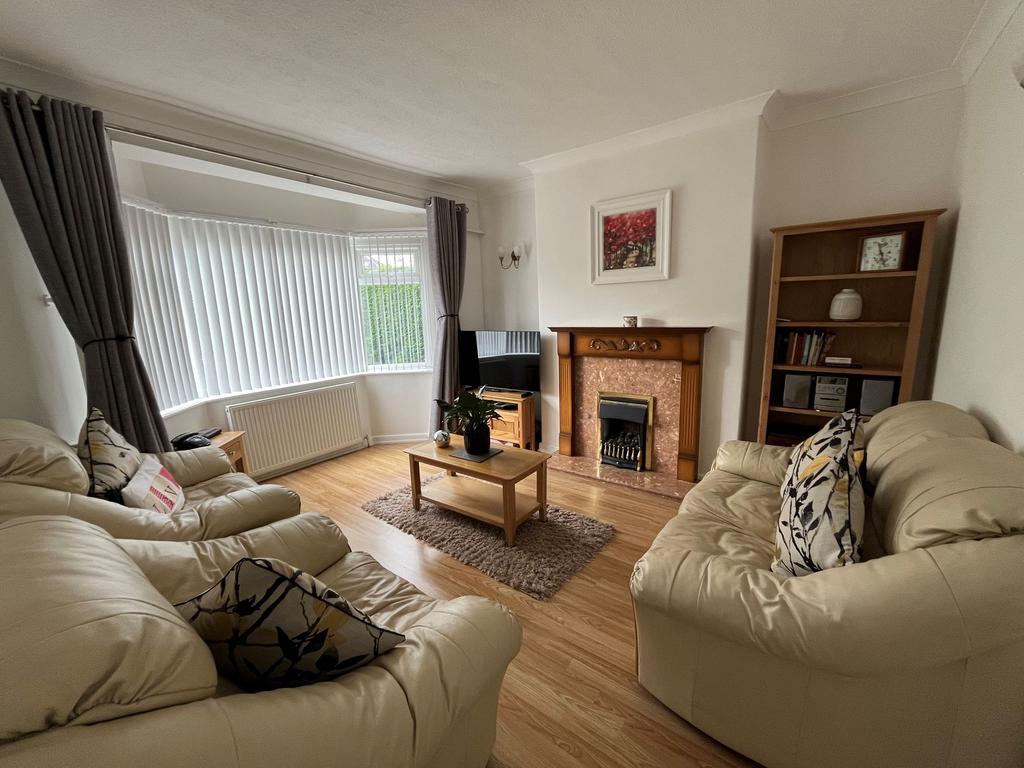 Castle Lane, Solihull, B92 3 bed semidetached house for sale £399,950