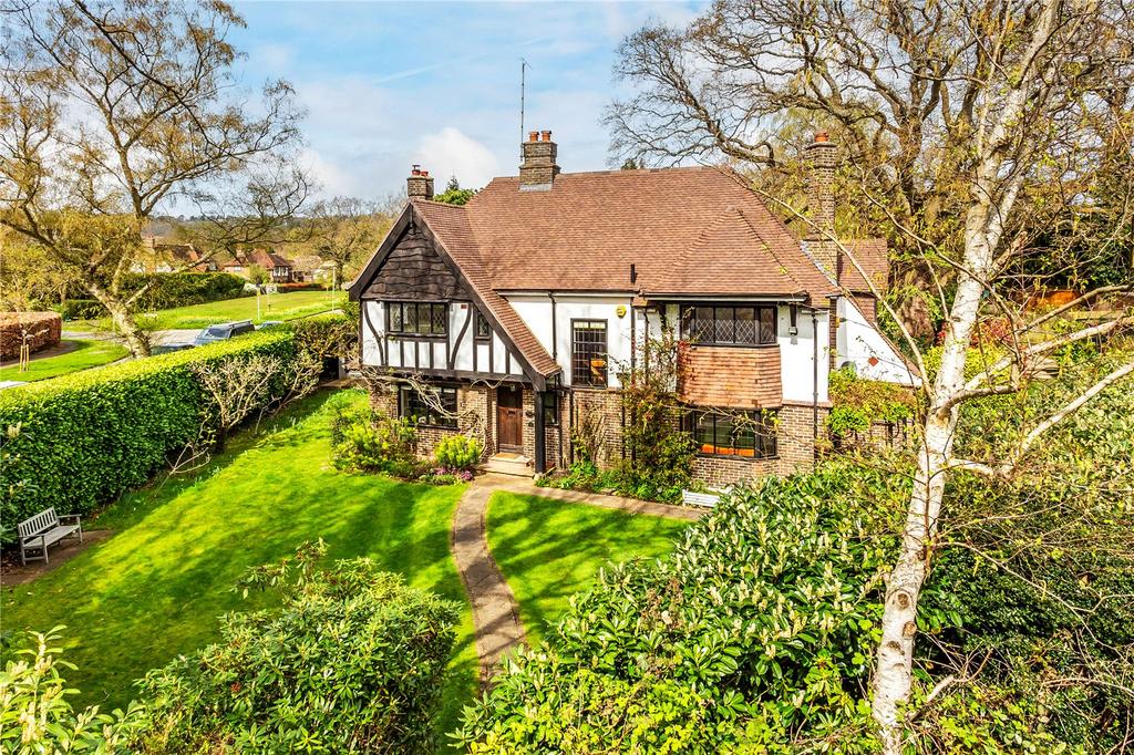 Wheeler Avenue, Oxted, Surrey, RH8 4 bed detached house for sale £