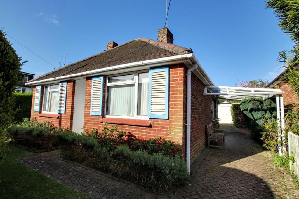 Gordon Road, Haywards Heath, RH16 2 bed property for sale £400,000